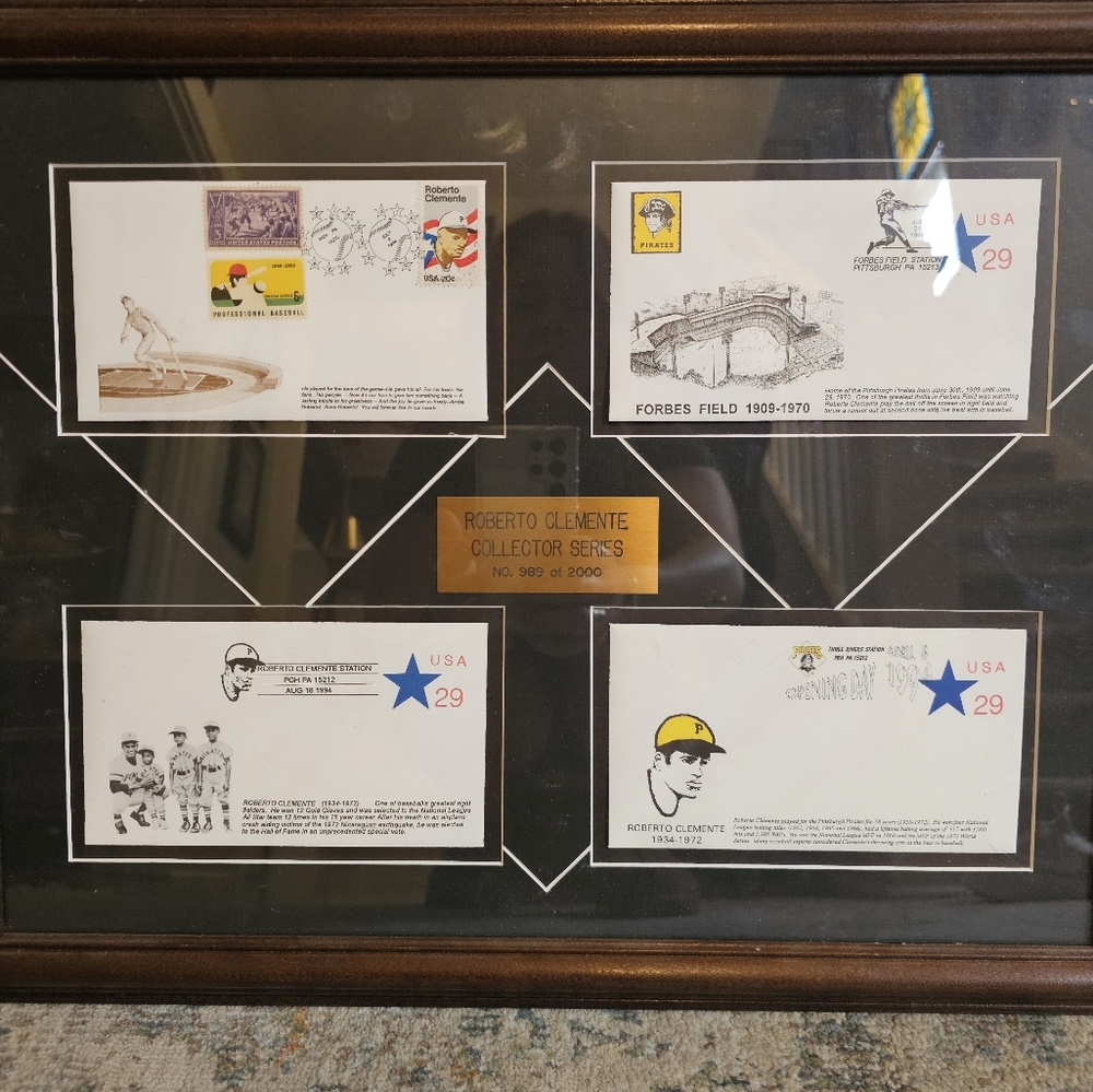 Roberto Clemente Collector Series Framed Set